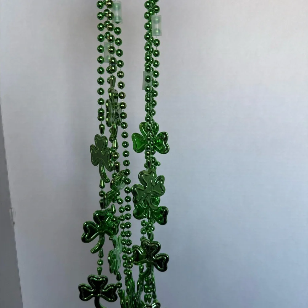 St Patrick’s Day Party Bundle 12 Shamrock Necklaces & 2 Party Flags New